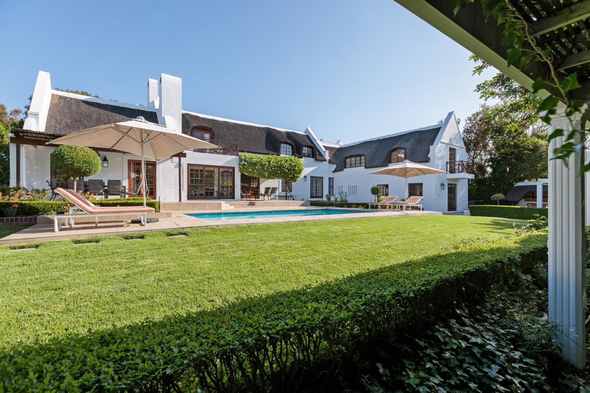 Die Rietdak - Reetdachhaus Mit Vier Schlafzimmern Cape Town Bagian luar foto