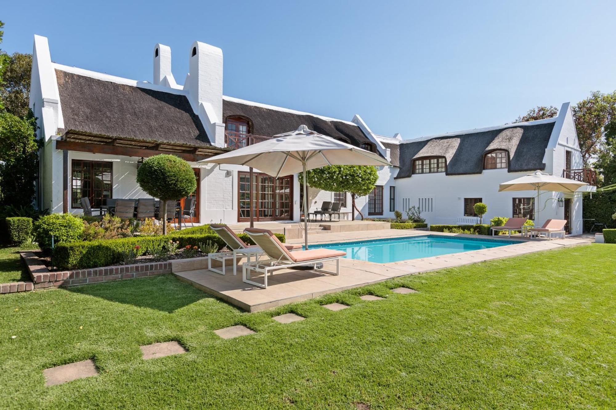 Die Rietdak - Reetdachhaus Mit Vier Schlafzimmern Cape Town Bagian luar foto