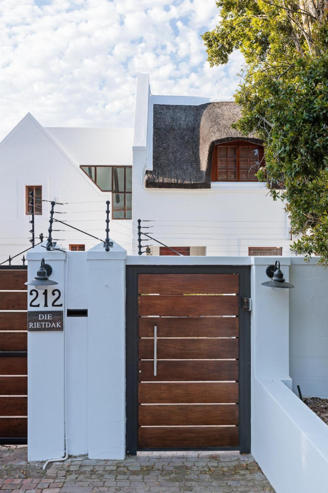 Die Rietdak - Reetdachhaus Mit Vier Schlafzimmern Cape Town Bagian luar foto