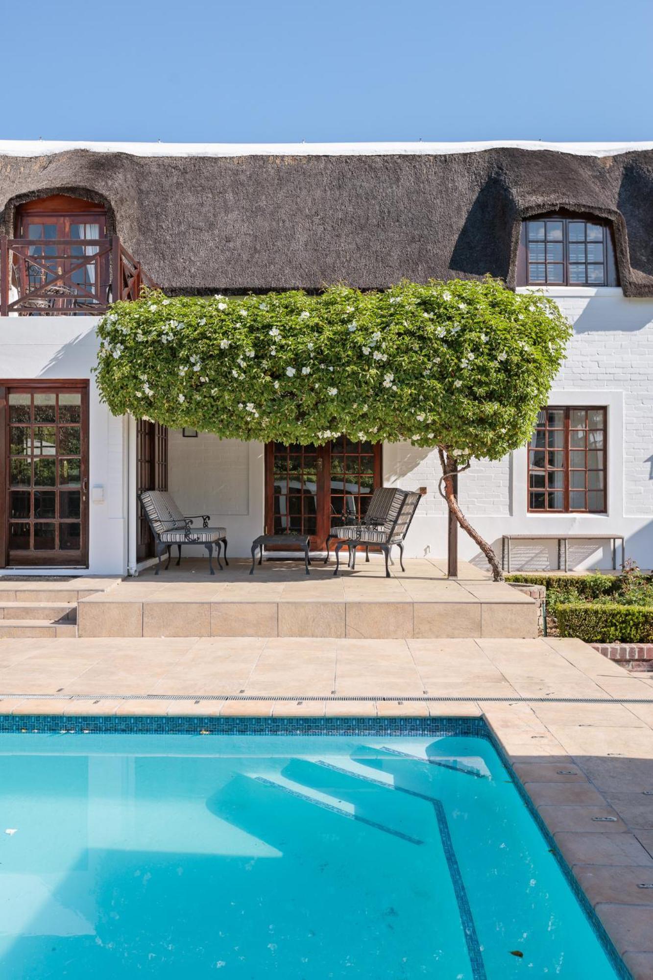 Die Rietdak - Reetdachhaus Mit Vier Schlafzimmern Cape Town Bagian luar foto