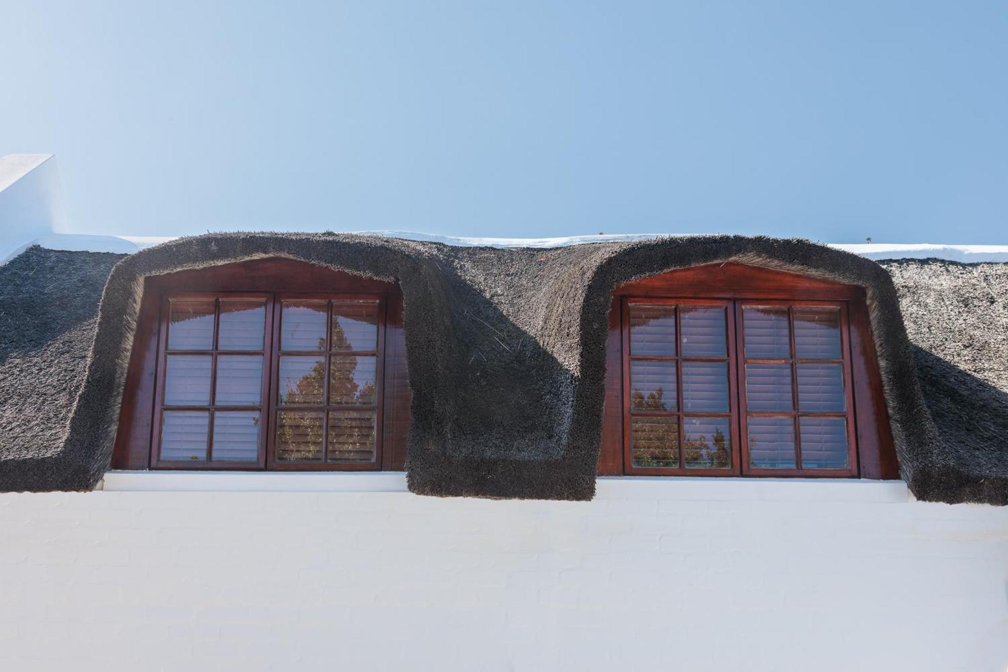 Die Rietdak - Reetdachhaus Mit Vier Schlafzimmern Cape Town Bagian luar foto