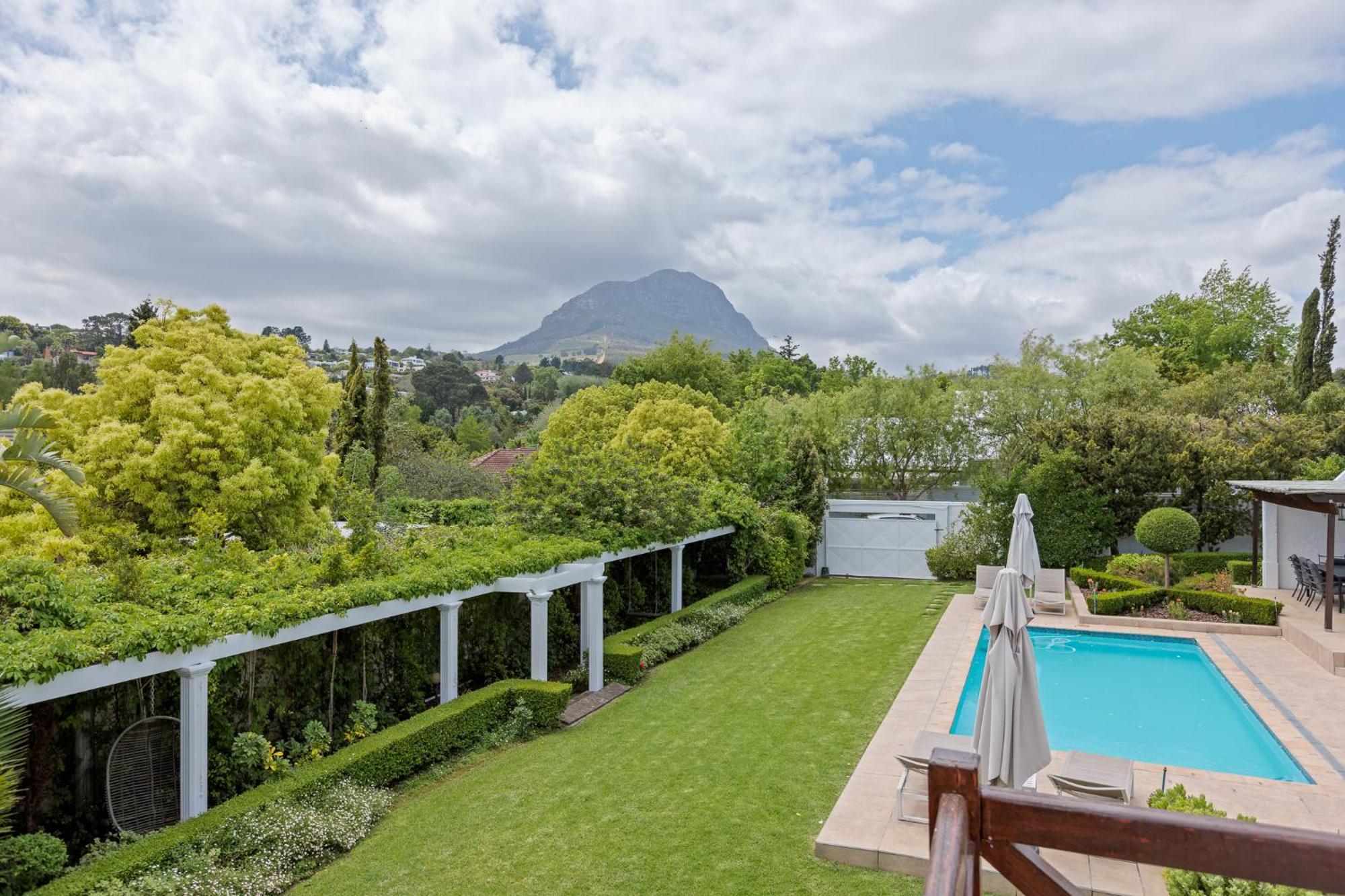 Die Rietdak - Reetdachhaus Mit Vier Schlafzimmern Cape Town Bagian luar foto