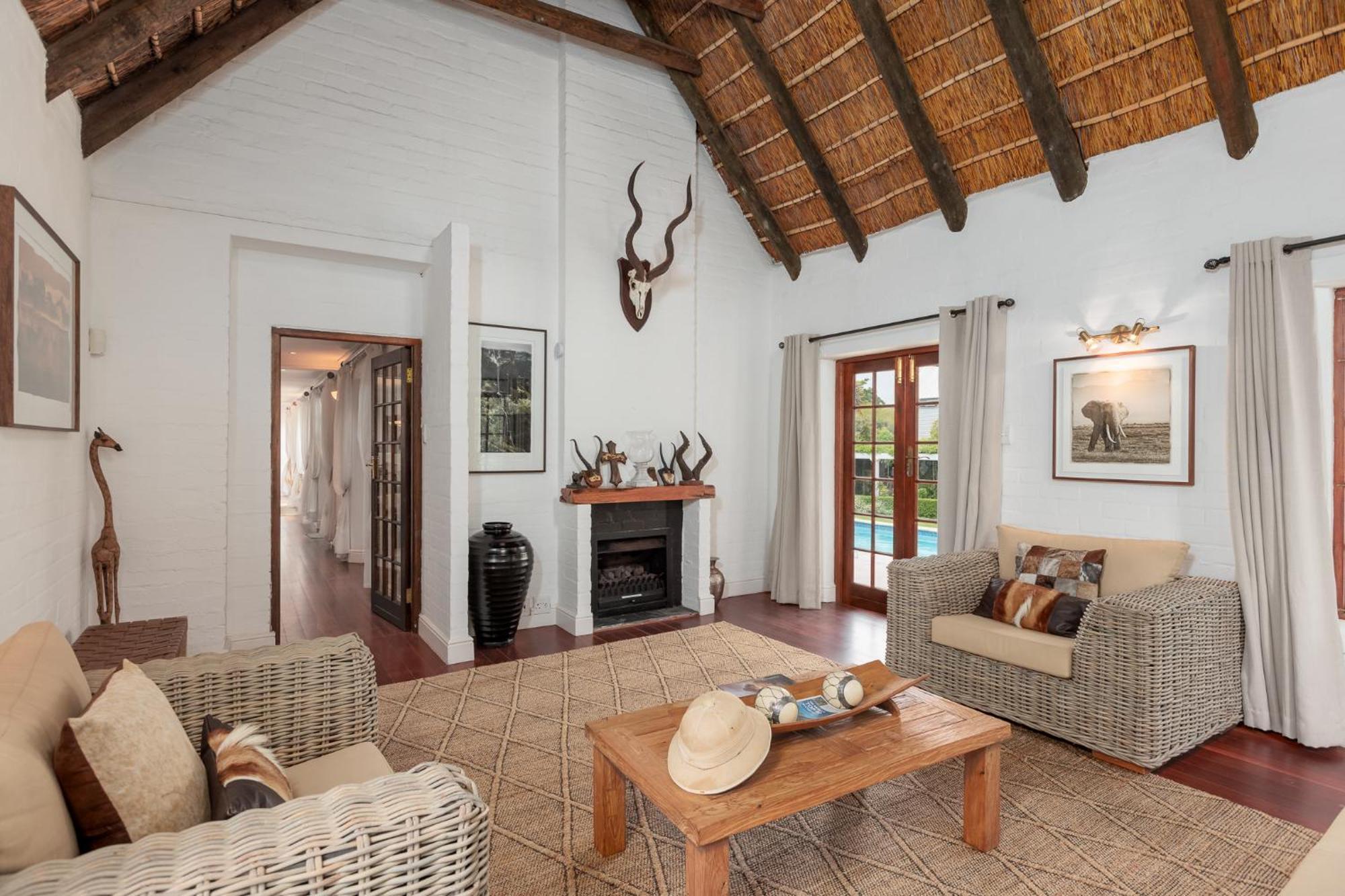 Die Rietdak - Reetdachhaus Mit Vier Schlafzimmern Cape Town Bagian luar foto